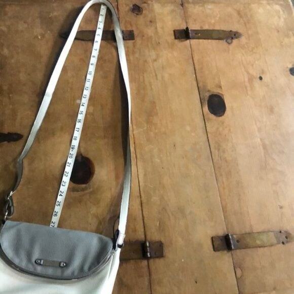 Jessica Simpson gray and cream crossbody handbag - Picture 3 of 16